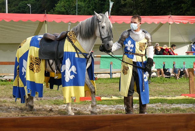 队友疯狂给他做掩护